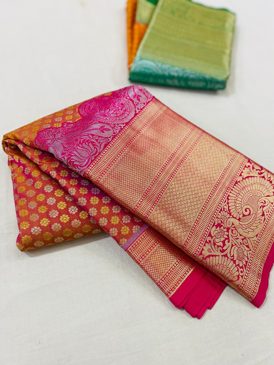 Kanchipuram Semi silk saree
Super quality 
beautiful korvai turning border wedding type sarees