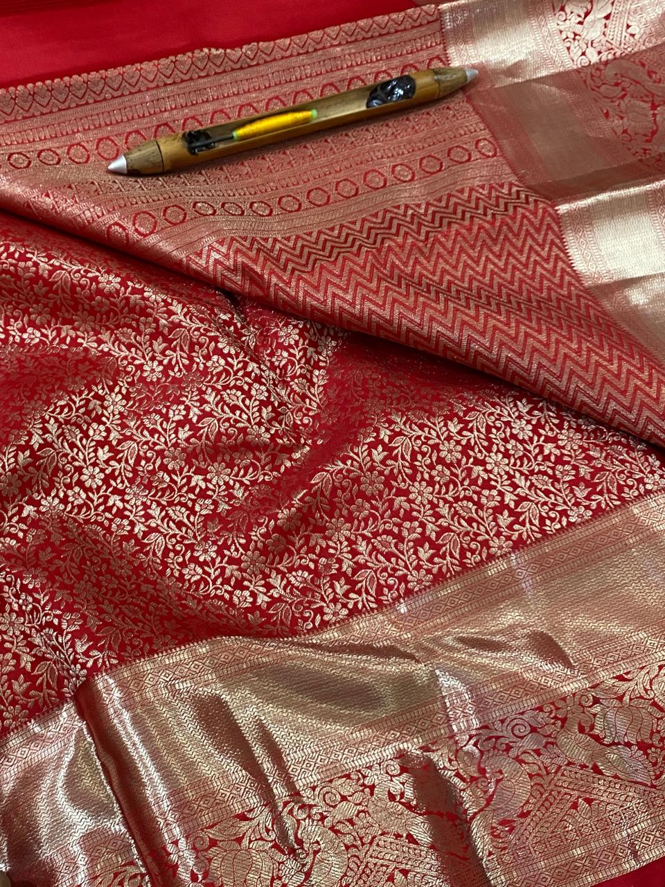 Kanchipuram Handloom pure silk saree
Beautiful fancy Design
silver zari collection beautiful wedding grand  type sarees*