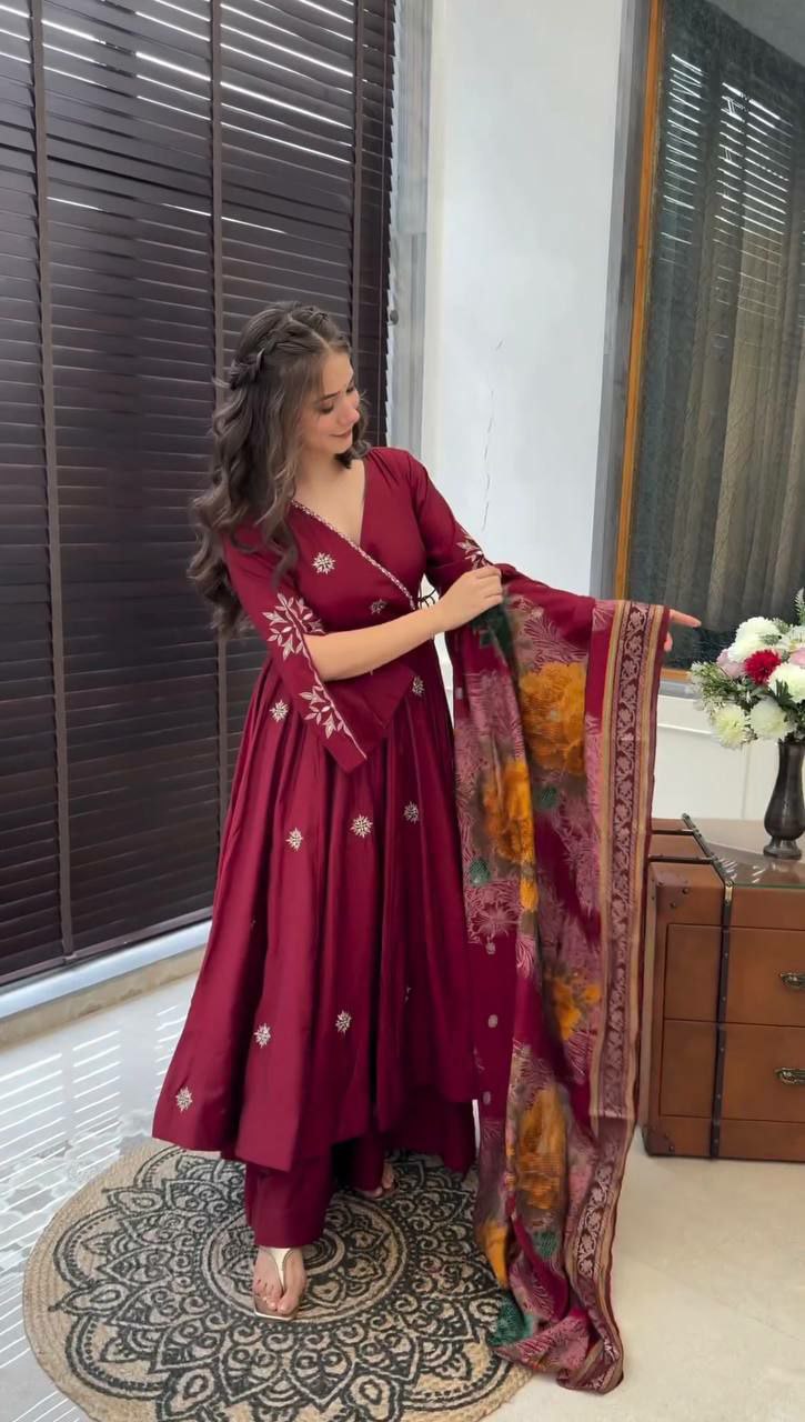 Beautiful palazzo suit set Pure Chinnon Silk With Embroidery Work With Fancy Full Sleeve
Top Inner  :Heavy Micro Cotton
Top Length:-48-49Inch
Top Size
M(38),L(40),Xl(42),XXL(44)
(FULLY STITCHED READY TO WEAR)