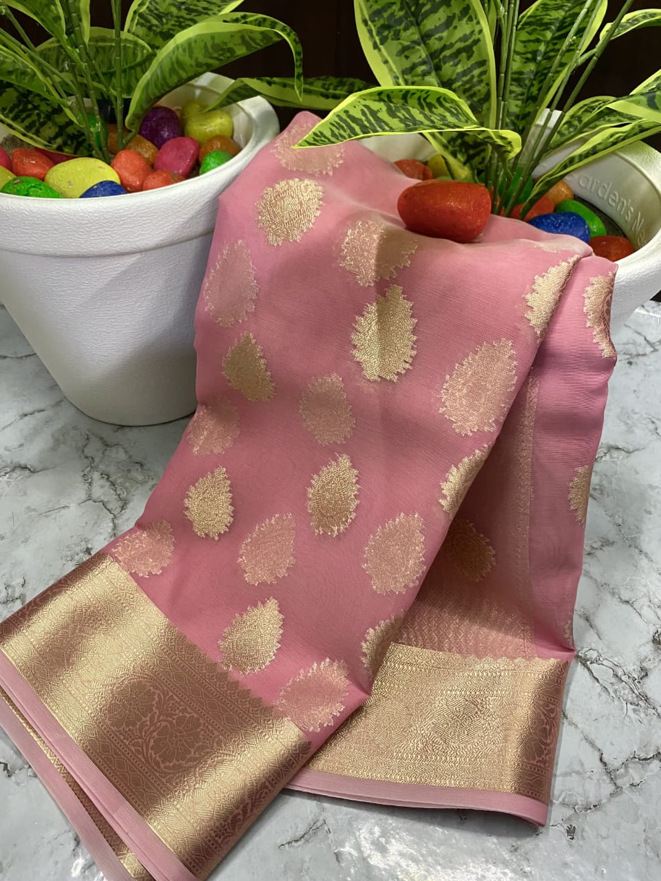 BANARASI KORA ORGANZA SAREES WITH WEAVING ZARI PALLU BEAUTIFUL SELF COLOR SAREES MEDIUM TRANSPARENT CLOTH 

WITH BROCADE BLOUSE PIECE