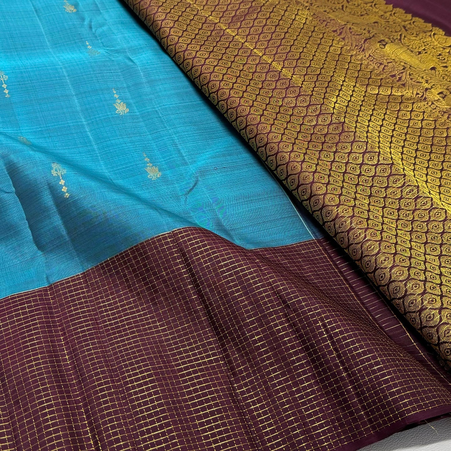 Kanchipuram pure silk handloom double warp contrast grand pallu and blouse *Zari checks border* 
*SILK MARK TAG WITH HOLOGRAM*