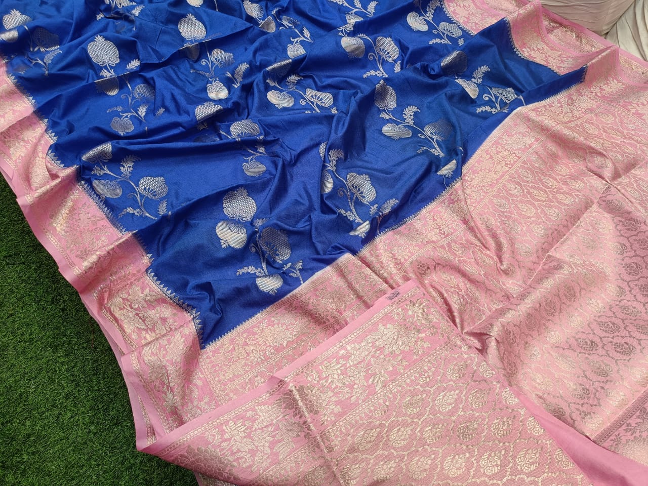 Bnarasi Semi katan soft silk saree 
Latest fancy border design
Full body bnarasi flower zari weaving  
weaving designer pallu