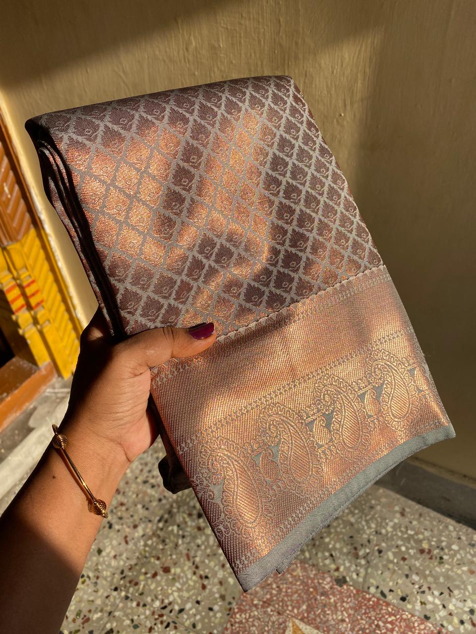 Kanchipuram Semi silk saree
Super quality
beautiful full copper type sarees*
