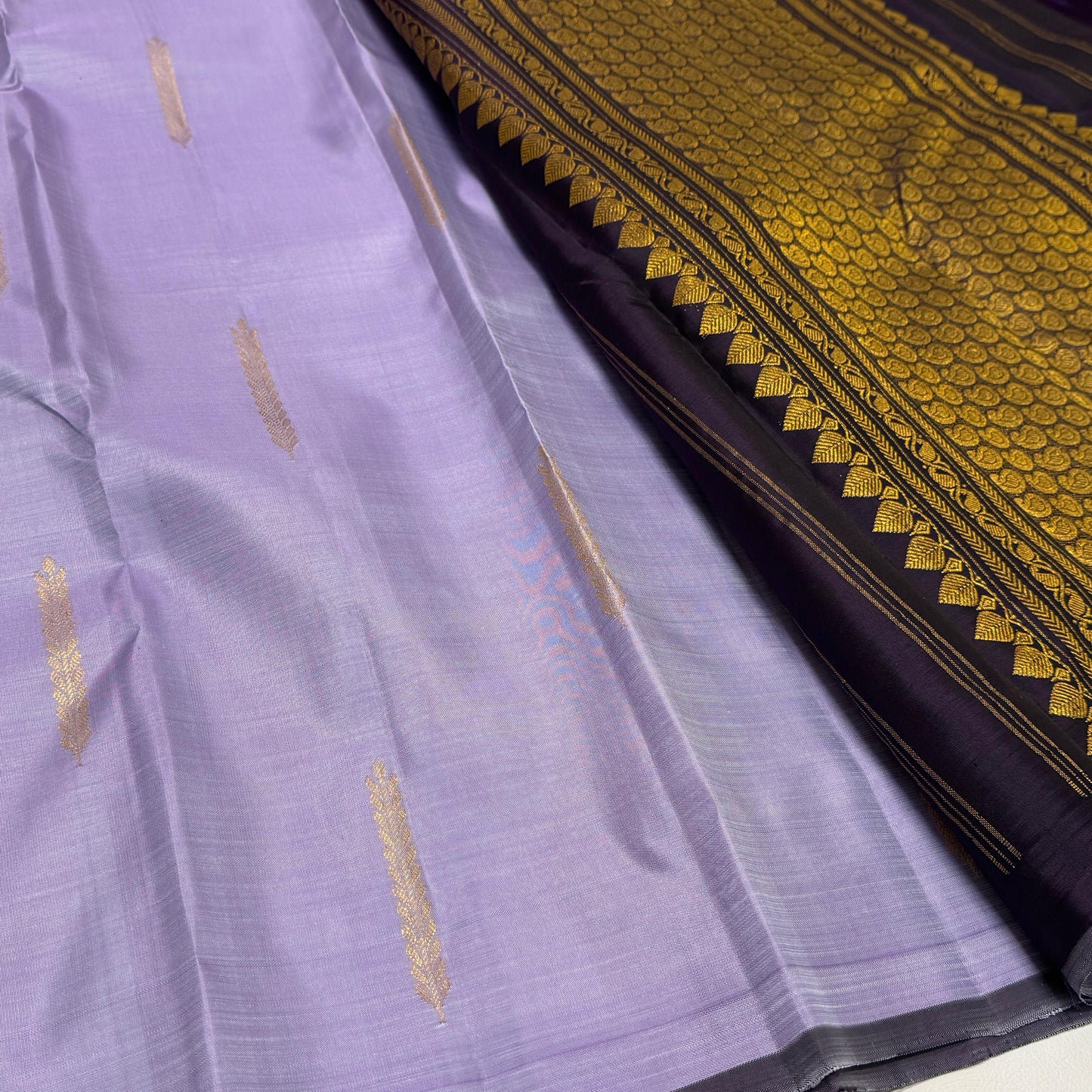 Kanjivaram pure silk handloom double warp contrast grand pallu and blouse 
*SILK MARK TAG WITH HOLOGRAM*