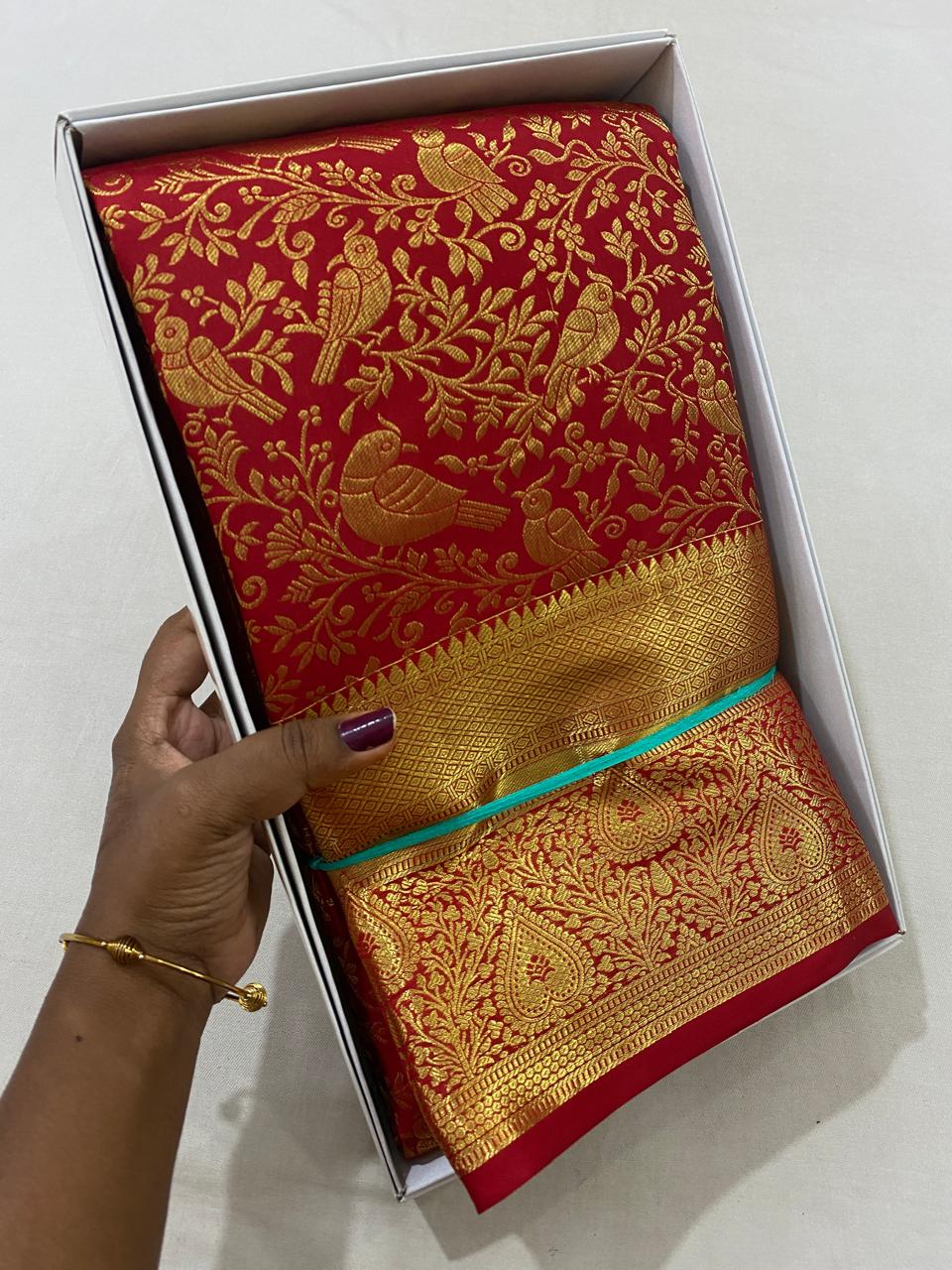 Kanchipuram Handloom pure silk saree
Beautiful fancy Design gold zari collection beautiful wedding grand  type sarees*