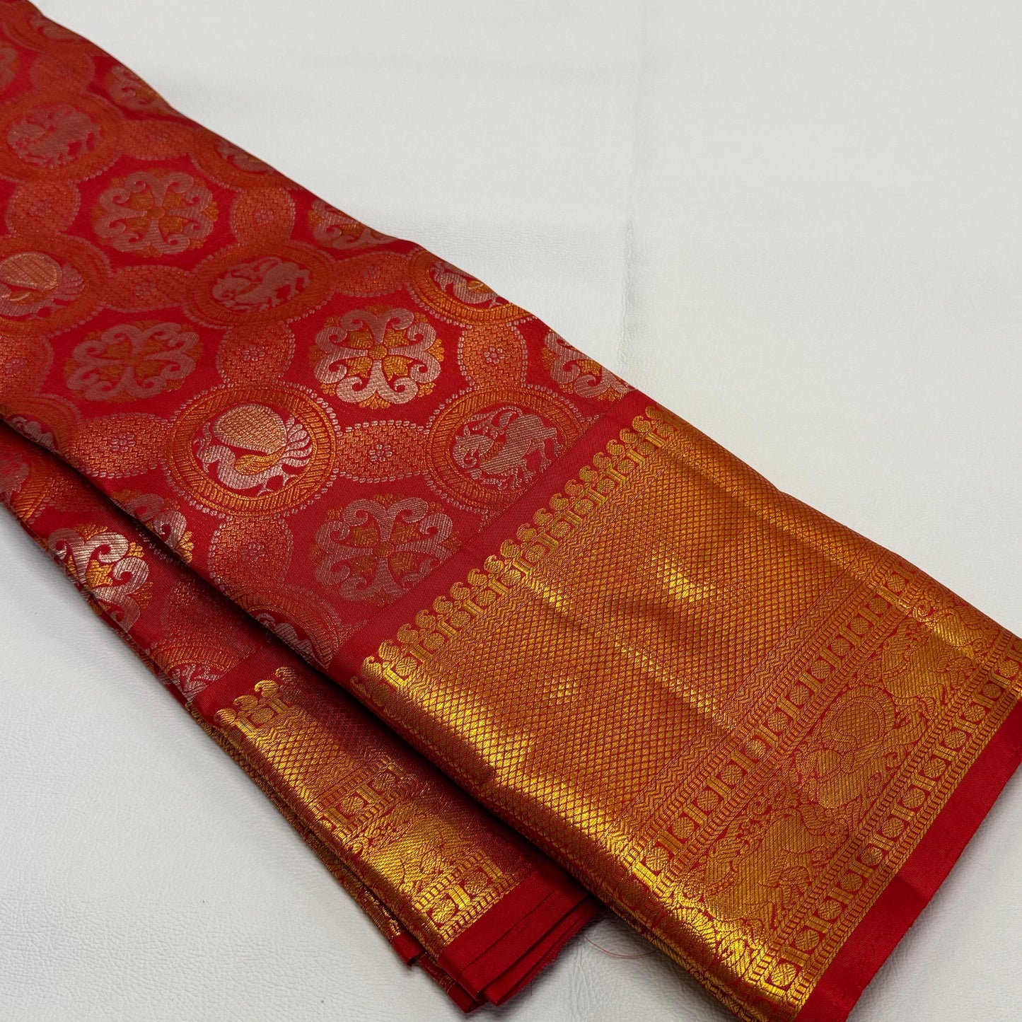 Kanjivaram pure silk handloom double warp self grand pallu and Bridal 2g*
SILK MARK TAG WITH HOLOGRAM*