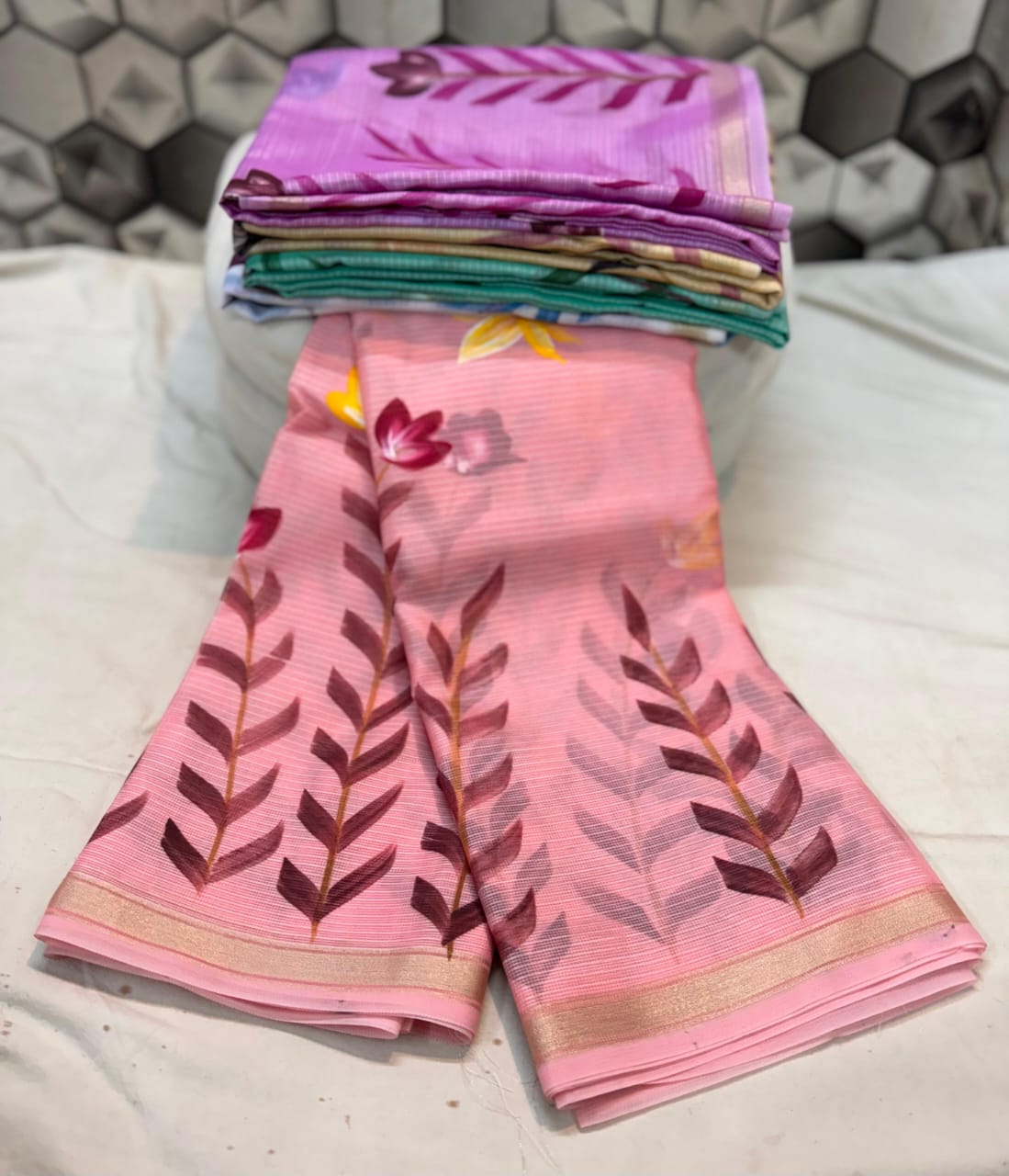 HANDWOVEN BANARASI KOTA CHEK HAND BRUSH PRINT SAREE*