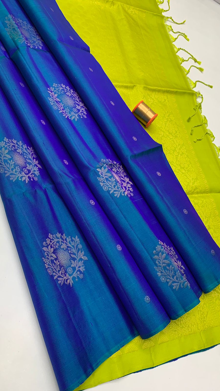 Pure handloom jari border , borderless Double warp soft silk sarees collections with contrast Pallu and blouse