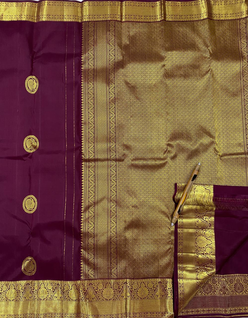 Kanchipuram Handloom pure silk saree
Beautiful fancy Design gold  zari fancy Dark purple collection butta beautiful type sarees*