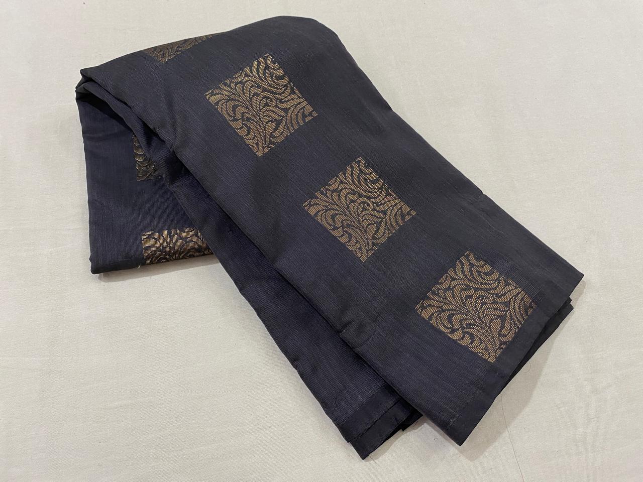 Kanchipuram semi silk sarees
Beautiful Design 
beautiful Semi soft silk sarees*