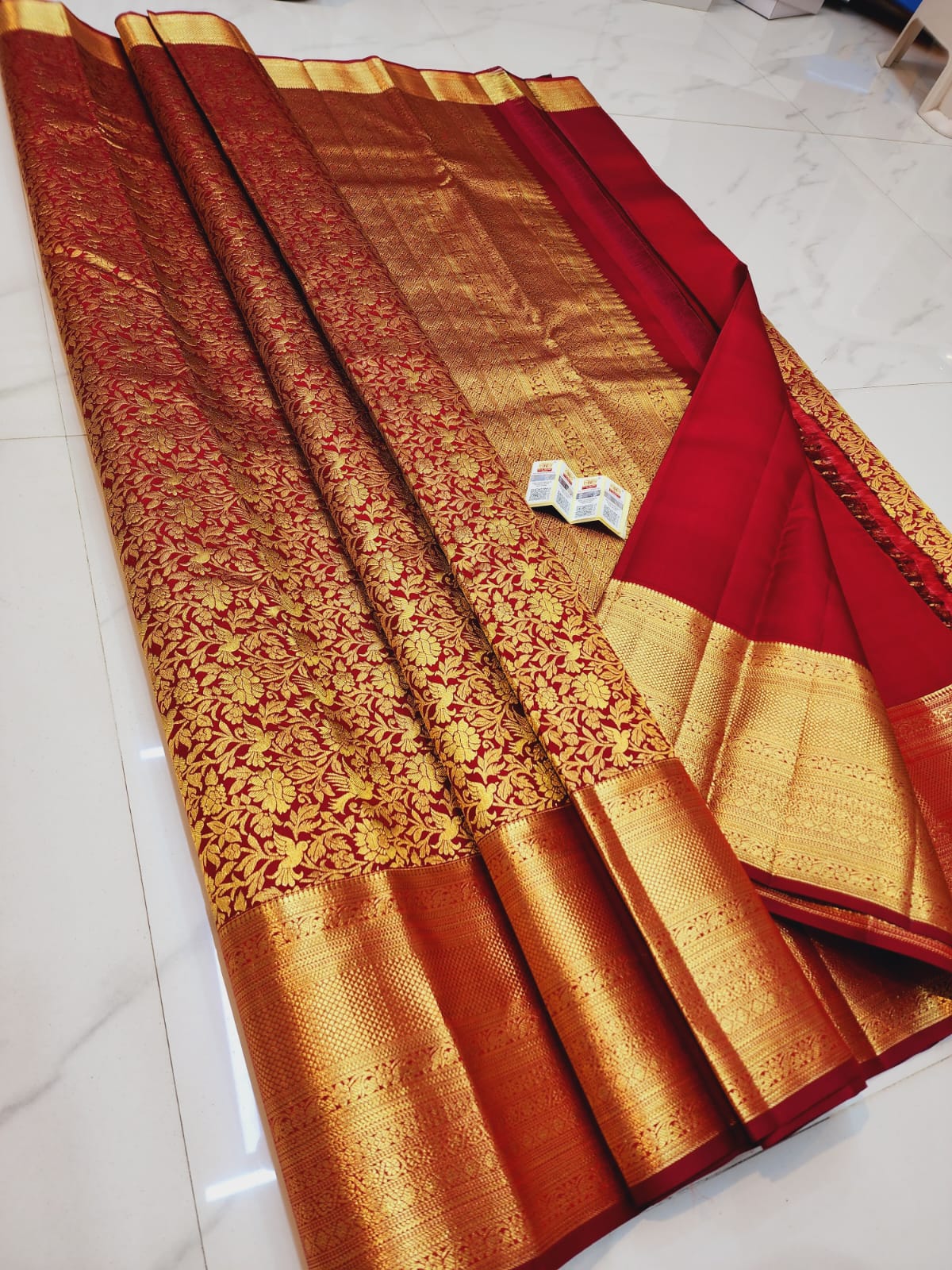 Kanchipuram pure silk handloom gold zari bridal sarees*
Celebrity color combo's kanchipuram special New wedding sarees