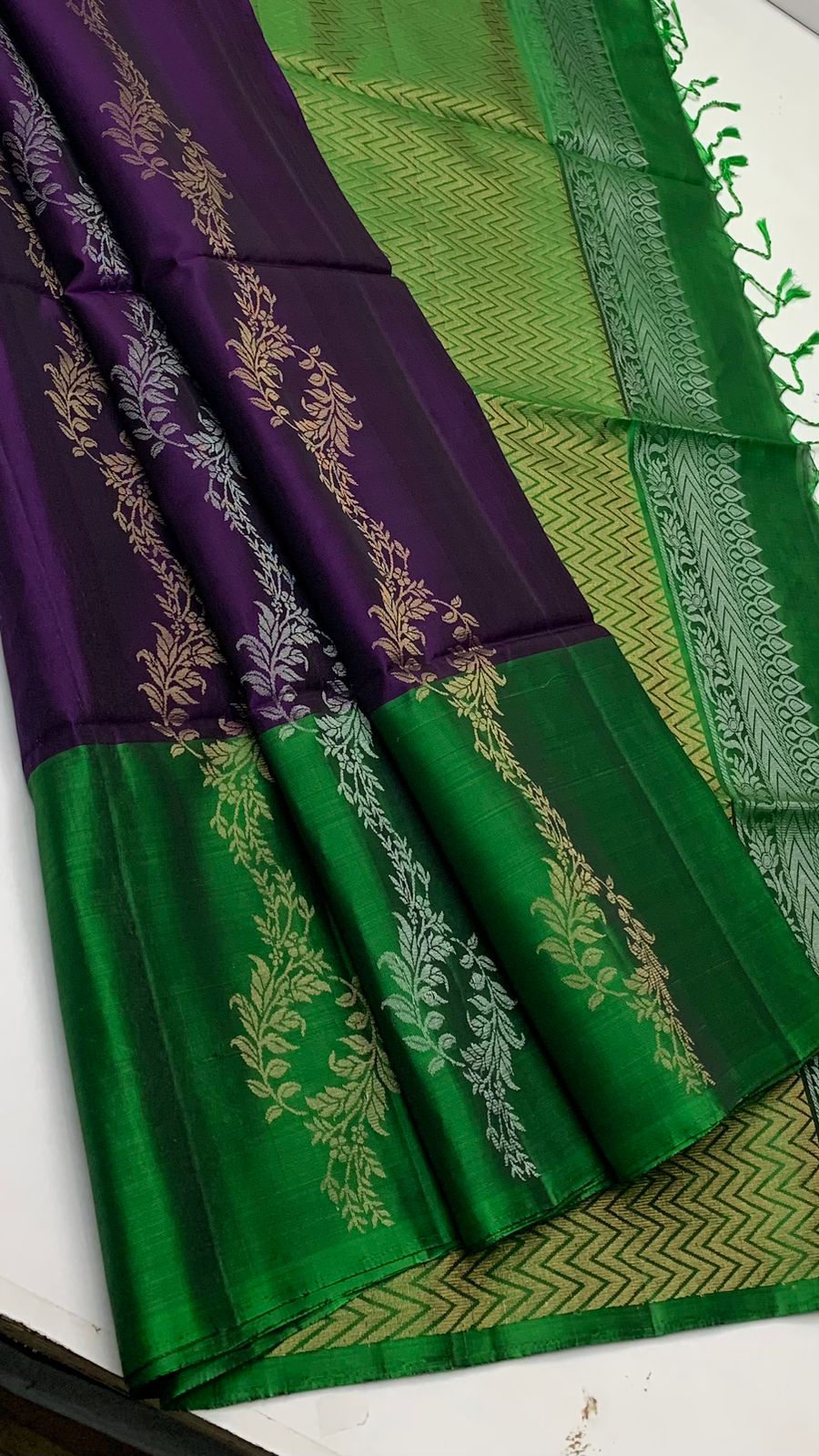Pure handloom Big bhutta borderless Double warp soft silk sarees collections with contrast Pallu and blouse