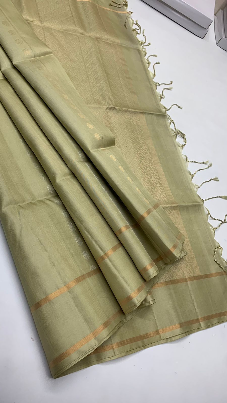 Pure handloom fancy design borderless Double warp soft silk sarees collections                               with contrast Pallu and blouse