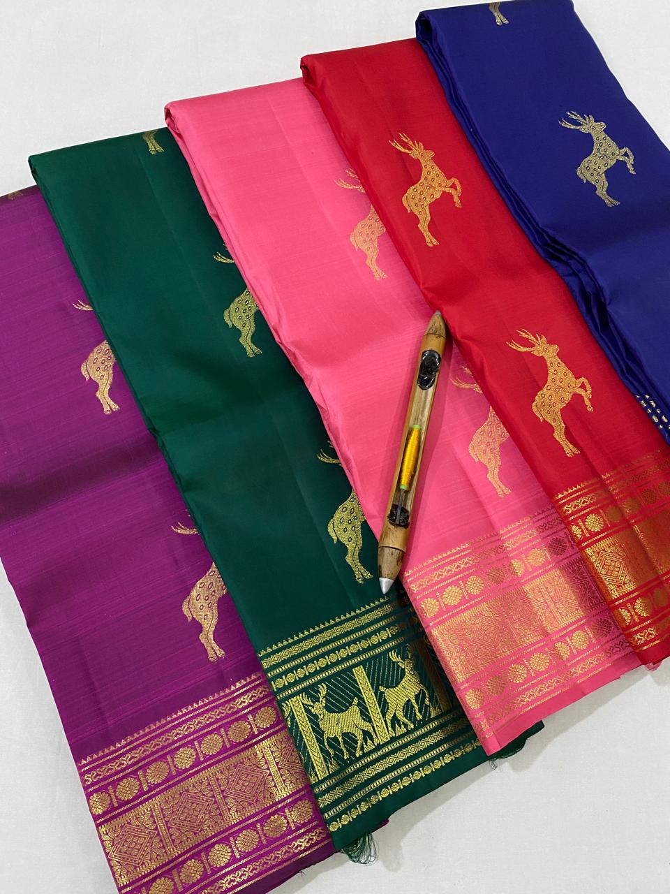 Kanchipuram Handloom pure silk saree
Beautiful fancy Design
gold zari beautiful butta type sarees*