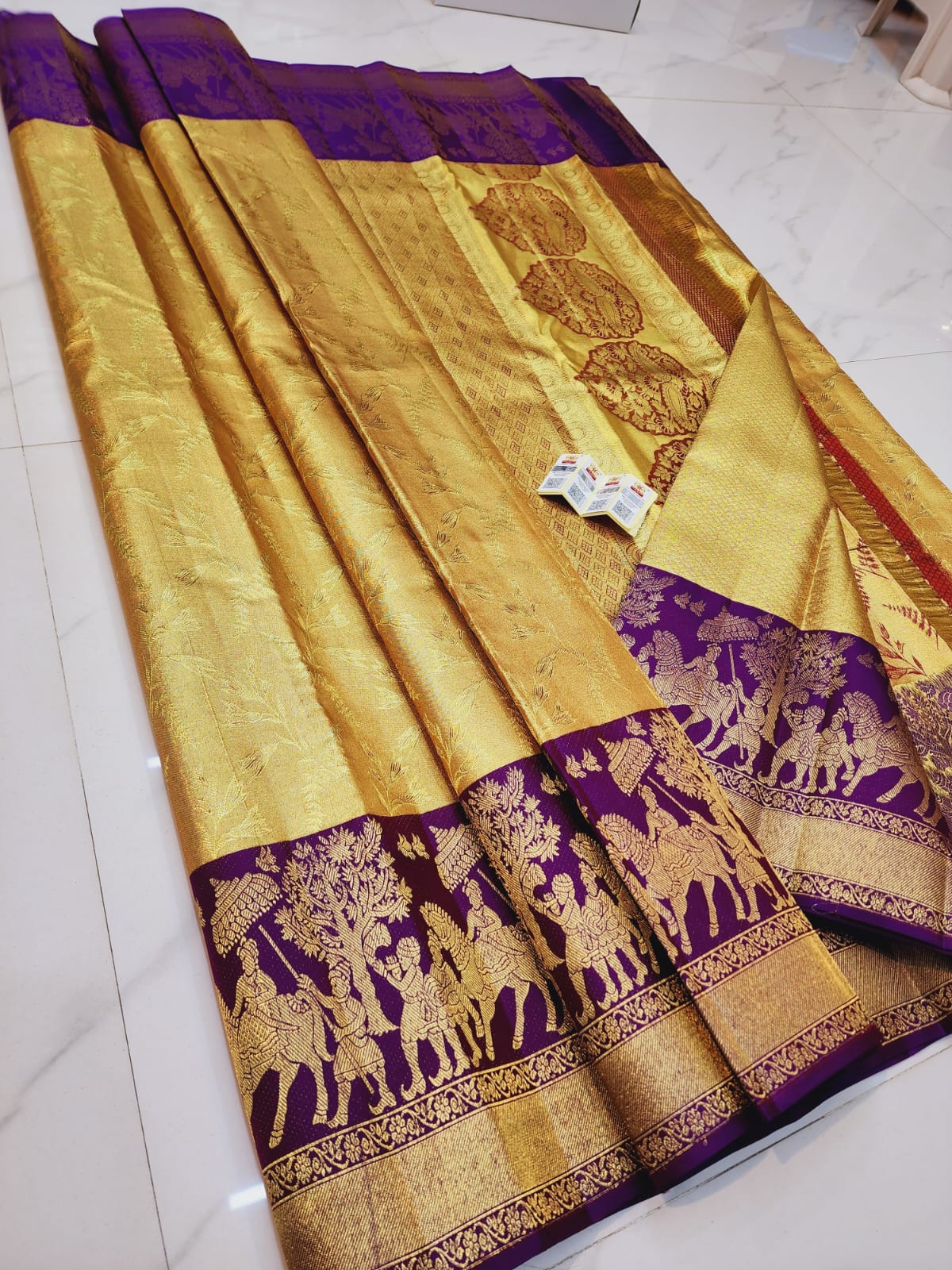 Kanchipuram pure silk handloom gold zari bridal sarees*
Celebrity color combo's kanchipuram special New wedding sarees*
100% kanchipuram pure pattu handloom sarees*