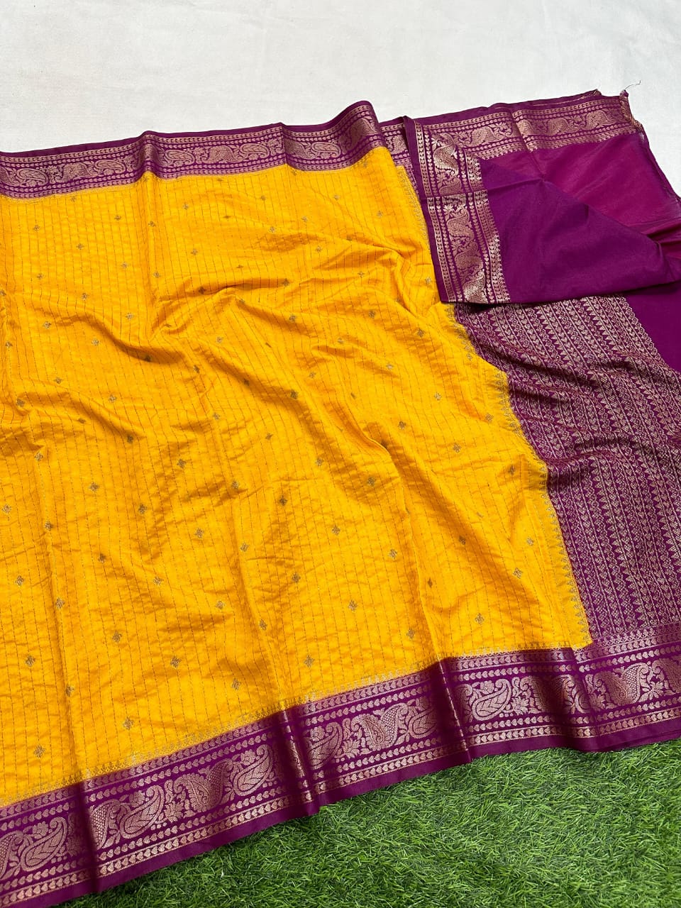 Handwoven Banarasi Dyeble Semi Chinya Silk Saree*