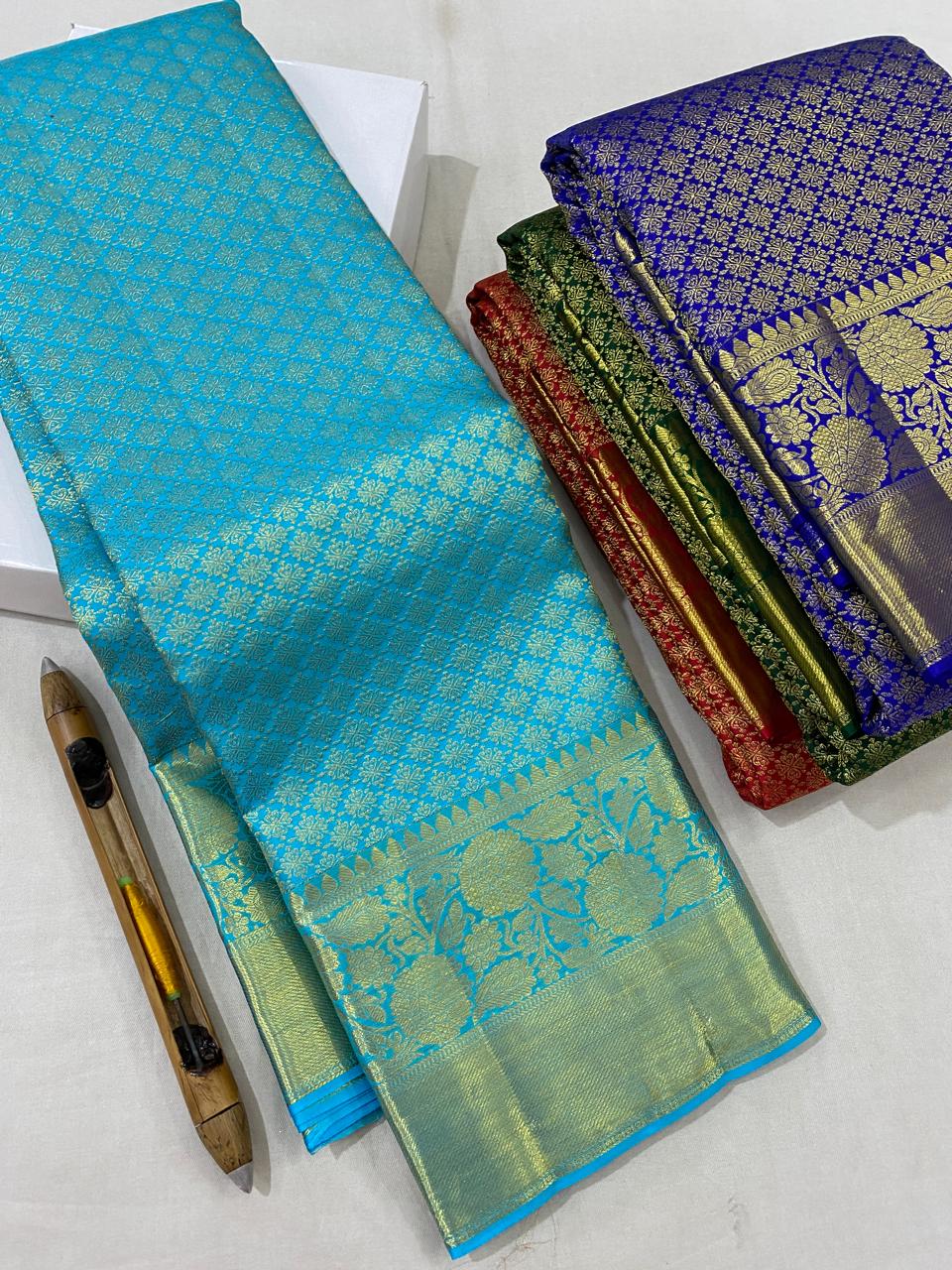 Kanchipuram Handloom pure silk saree
Beautiful fancy Design
gold  zari fancy over all floral beautiful Wedding type sarees*