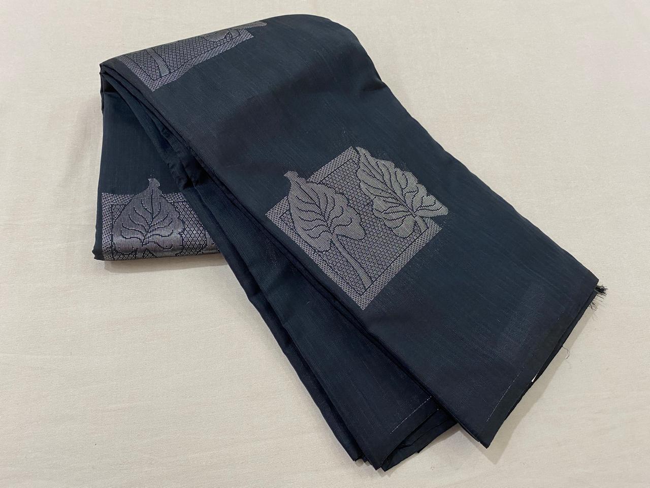Kanchipuram semi silk sarees
Beautiful Design 
beautiful Semi soft silk sarees*