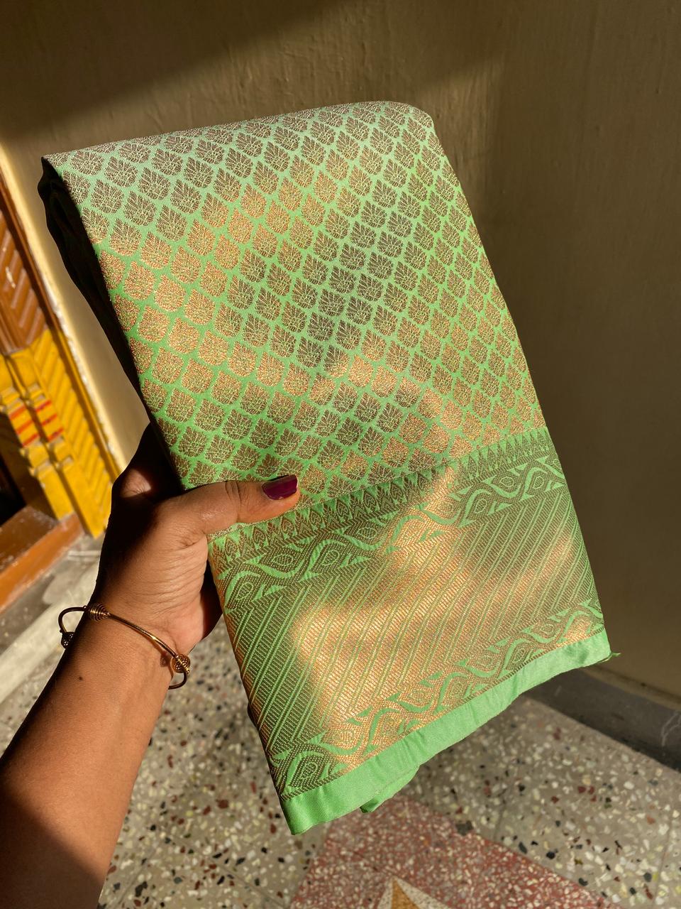 Kanchipuram Semi silk saree
Super quality
beautiful full copper type sarees*