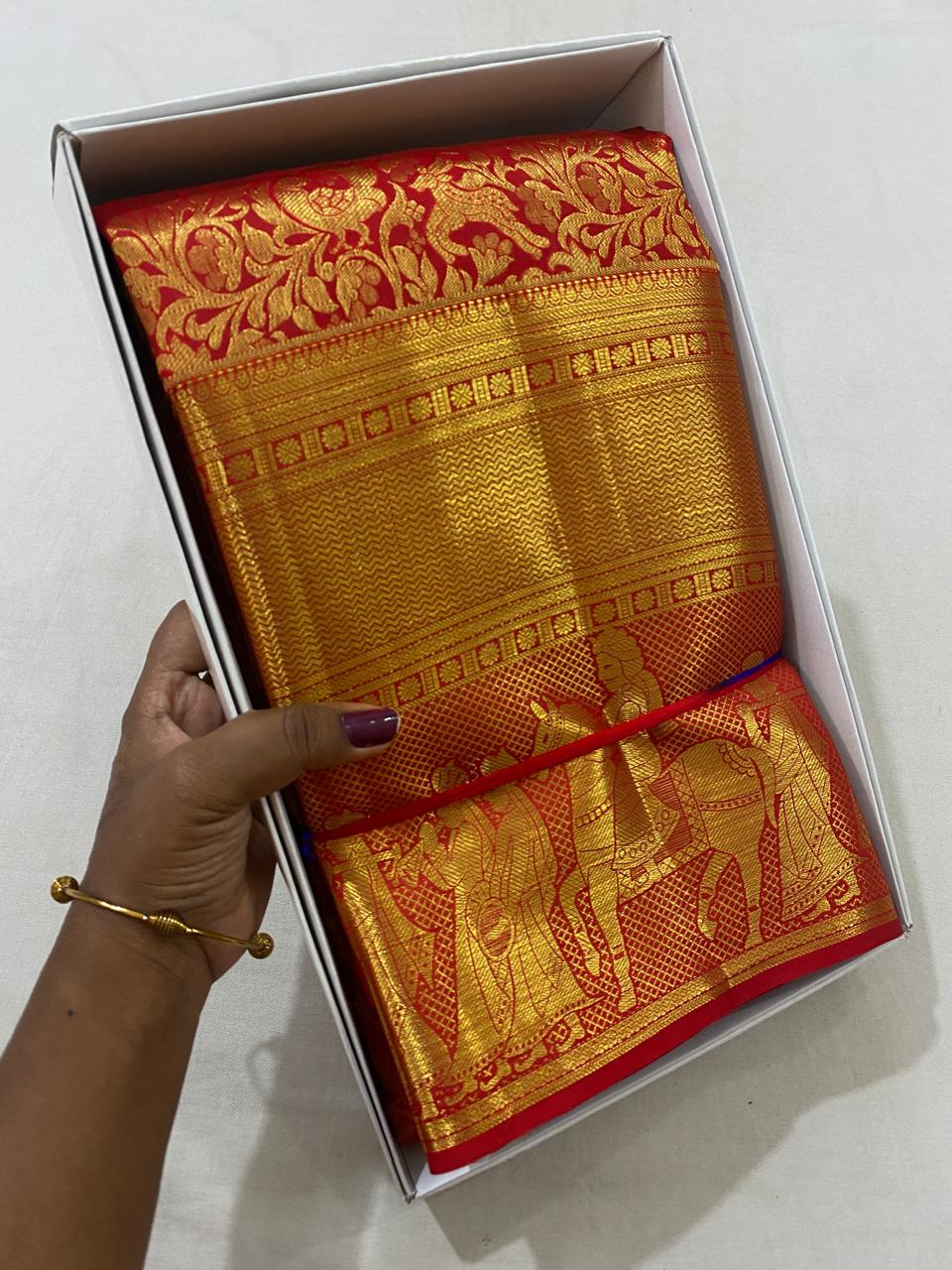 Kanchipuram Handloom pure silk saree
Beautiful fancy Design gold zari collection beautiful wedding grand  type sarees*