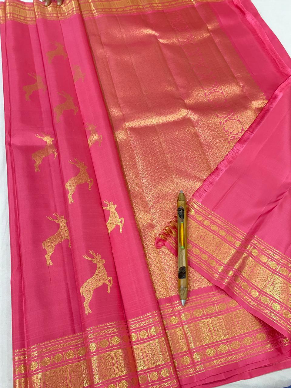 Kanchipuram Handloom pure silk saree
Beautiful fancy Design
gold zari beautiful butta type sarees*
