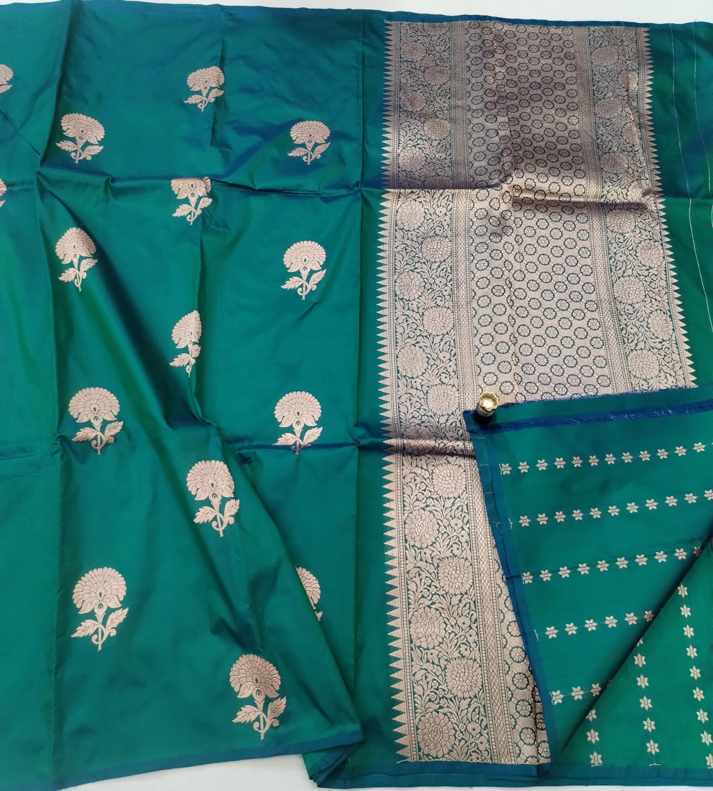 Pure Banarsi Katan Silk Sarees*
Katan Poth Butta With Heavy Blouse*
Antique Zari All Work Butta*
Handloom Weaving Banarasi Sarees