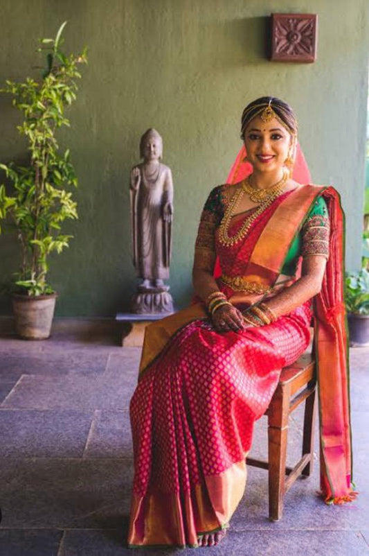 Kanchipuram Semi silk saree
Super quality 
beautiful korvai turning border wedding type sarees