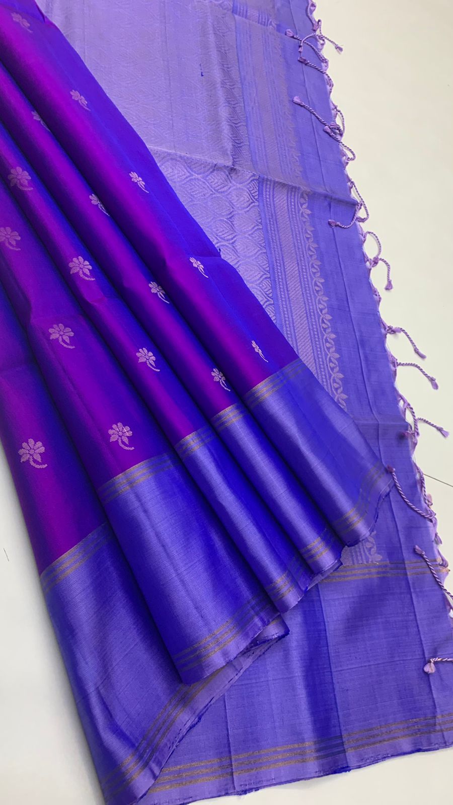 Pure handloom fancy design borderless Double warp soft silk sarees collections                               with contrast Pallu and blouse