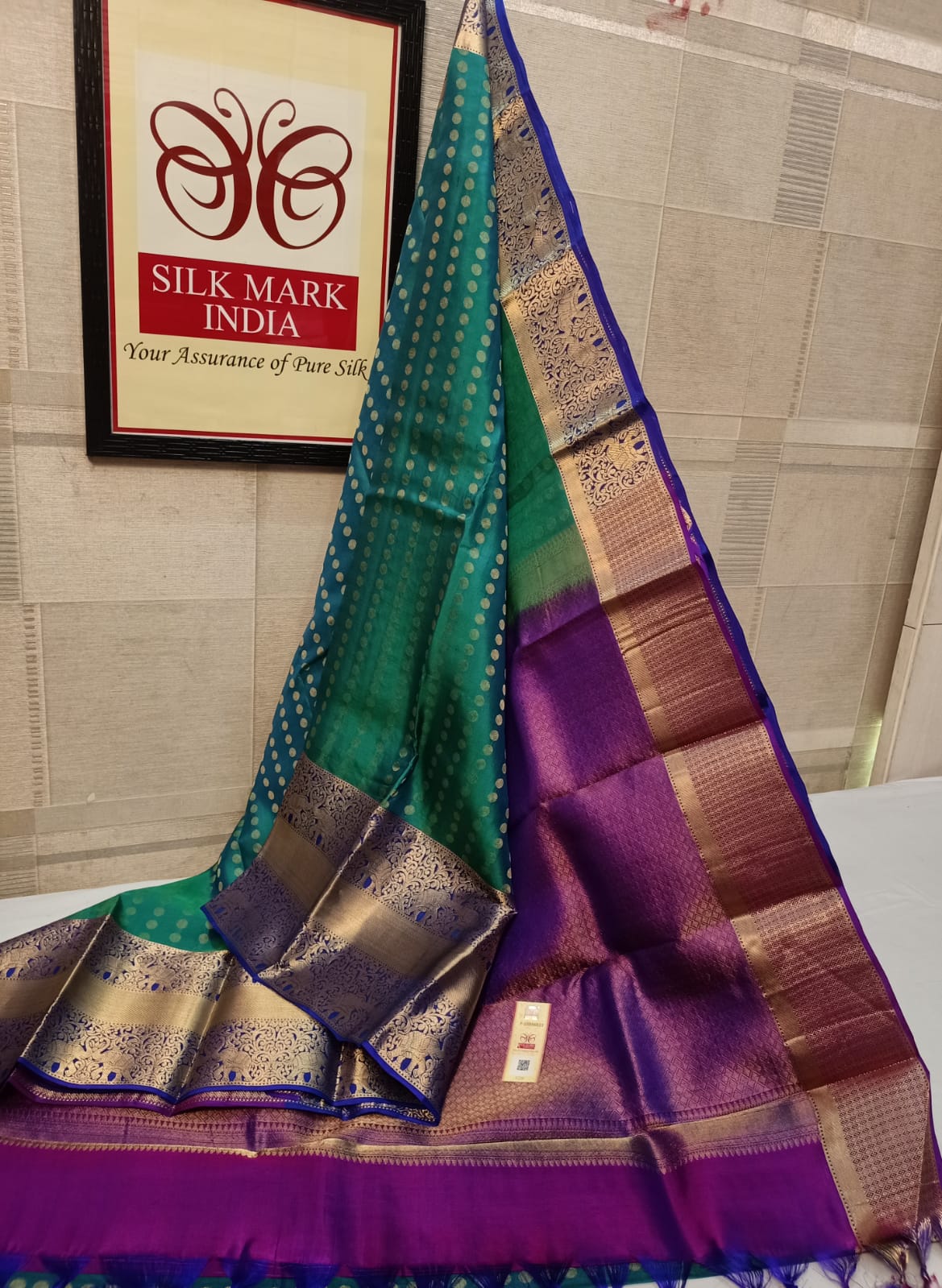 Bridal wear 1000 Butta All self*
Light weight Pure kanjivaram silk saree
Brocade all self
All over all self weaving
Jarie weaving all over saree
Tissue jarie weaving border*
10inch tissue border*