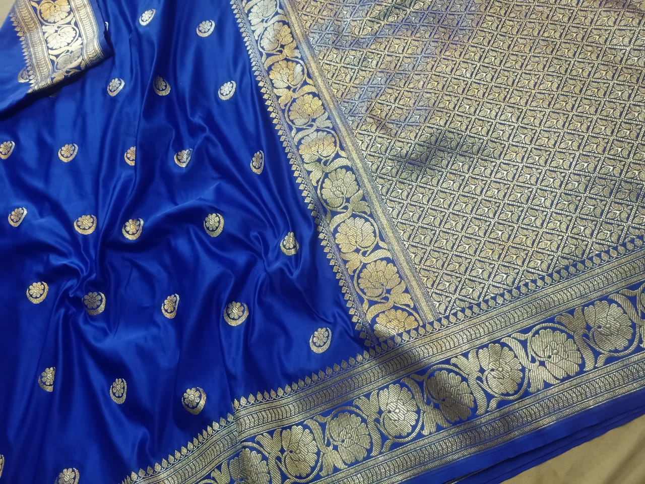 EXCELLENT BANARASI MASHRU SILK SAREES SMOOTH AND SOFT SAREES LIKE PREMIUM KATAN WITH BEAUTIFUL CHAAND SITARA BUTI
WITH BEAUTIFUL BLOUSE PIECE