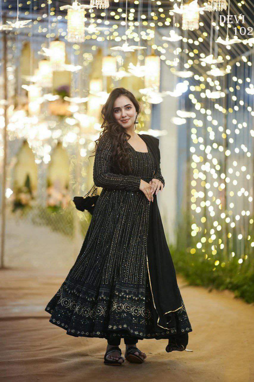 Designer s Gown Top dupatta               Heavy FAUX GEORGETTE Silk
Full INNER Attached Heavy Crape
WORK - All Over Multi Thread  & Jari With Sequence embroidery stich work