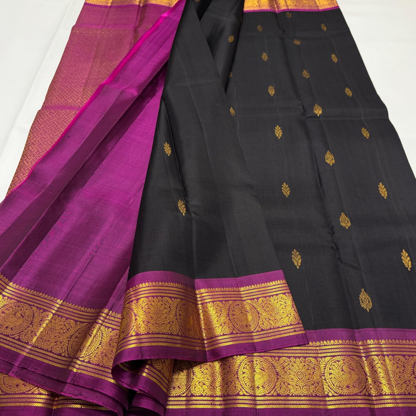 Kanjivaram pure silk handloom double warp contrast grand pallu and blouse  
 Gold zari*