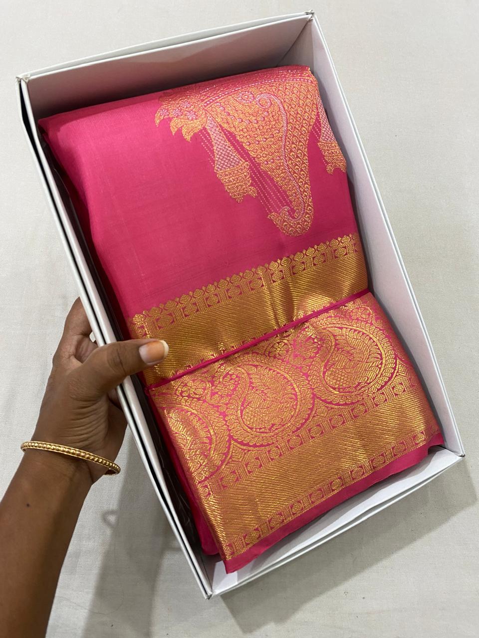 Kanchipuram handloom pure silk saree
Beautiful fancy Design
gold zari beautiful  unique butta type sarees*