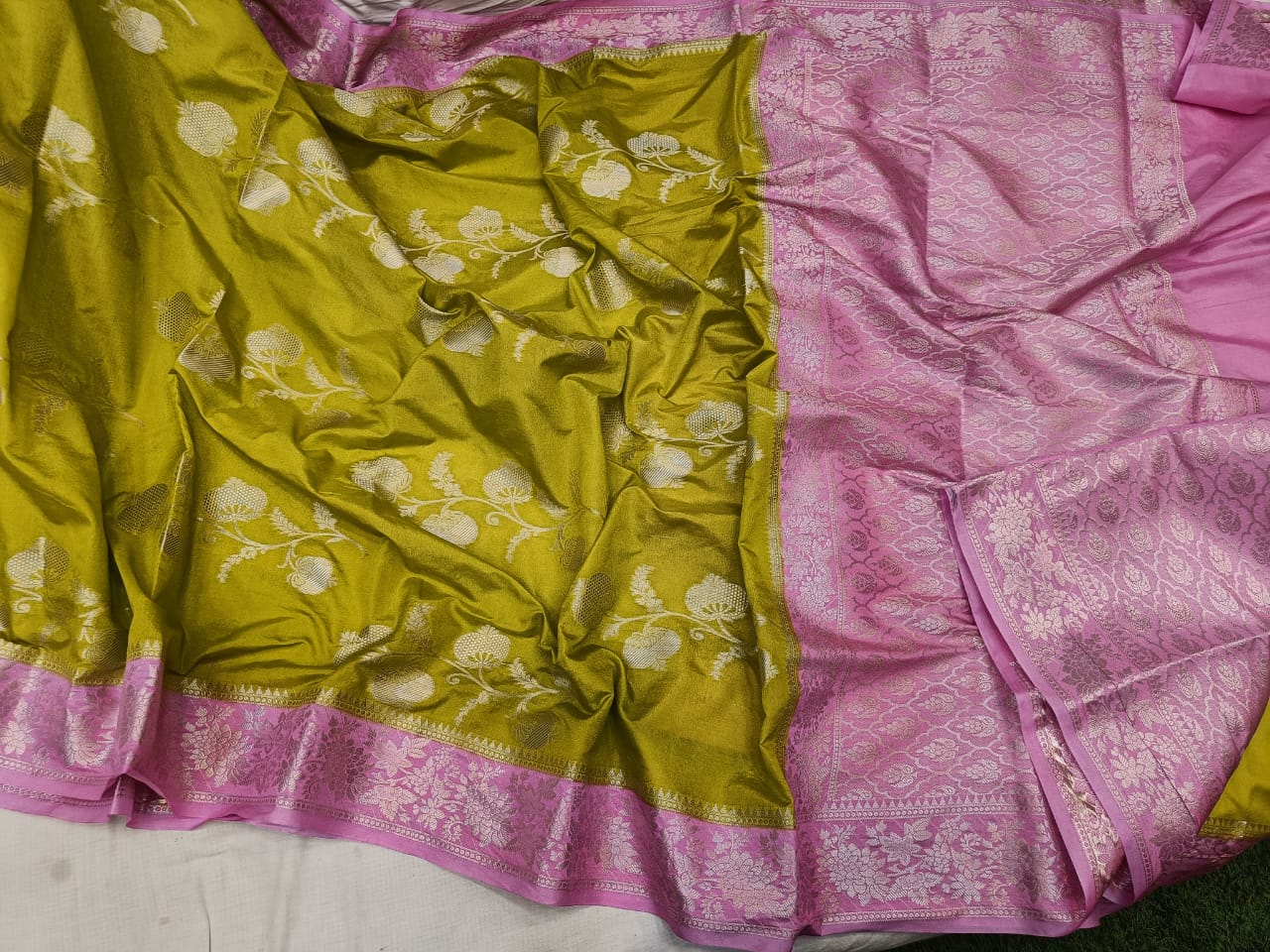 Bnarasi Semi katan soft silk saree 
Latest fancy border design
Full body bnarasi flower zari weaving  
weaving designer pallu