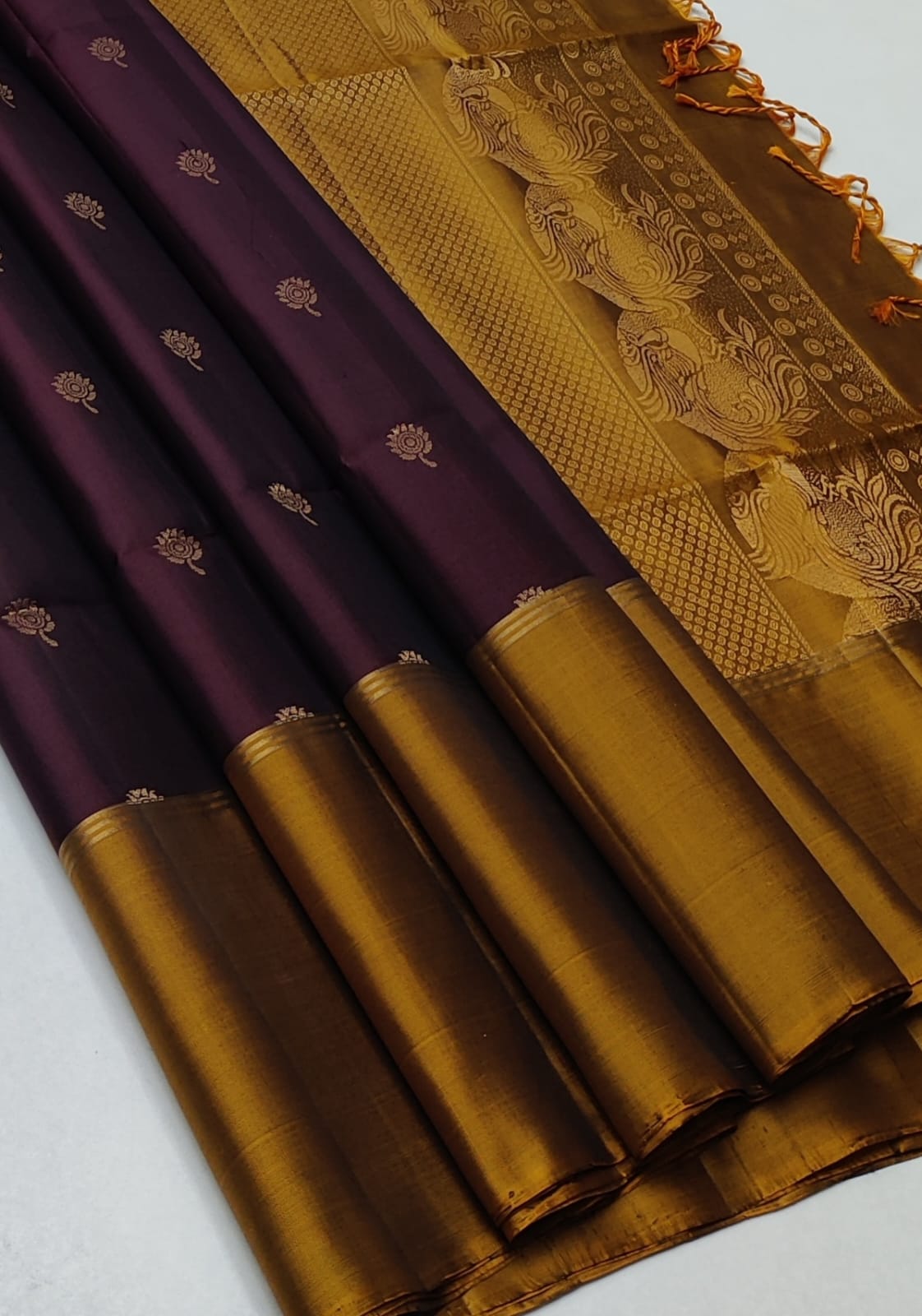 Pure handloom Double warp soft silk saree
Fansy sarees
