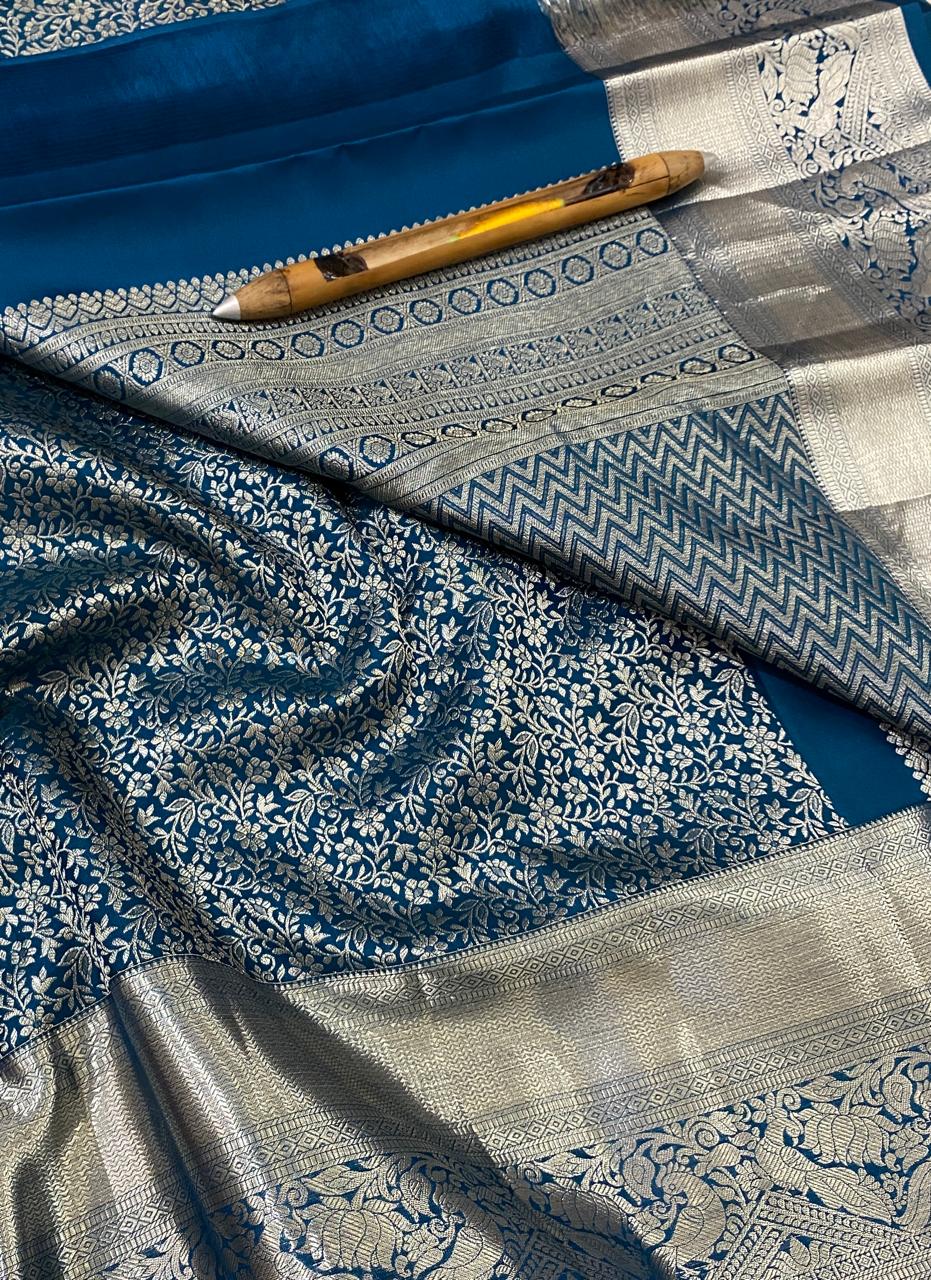 Kanchipuram Handloom pure silk saree
Beautiful fancy Design
silver zari collection beautiful wedding grand  type sarees*