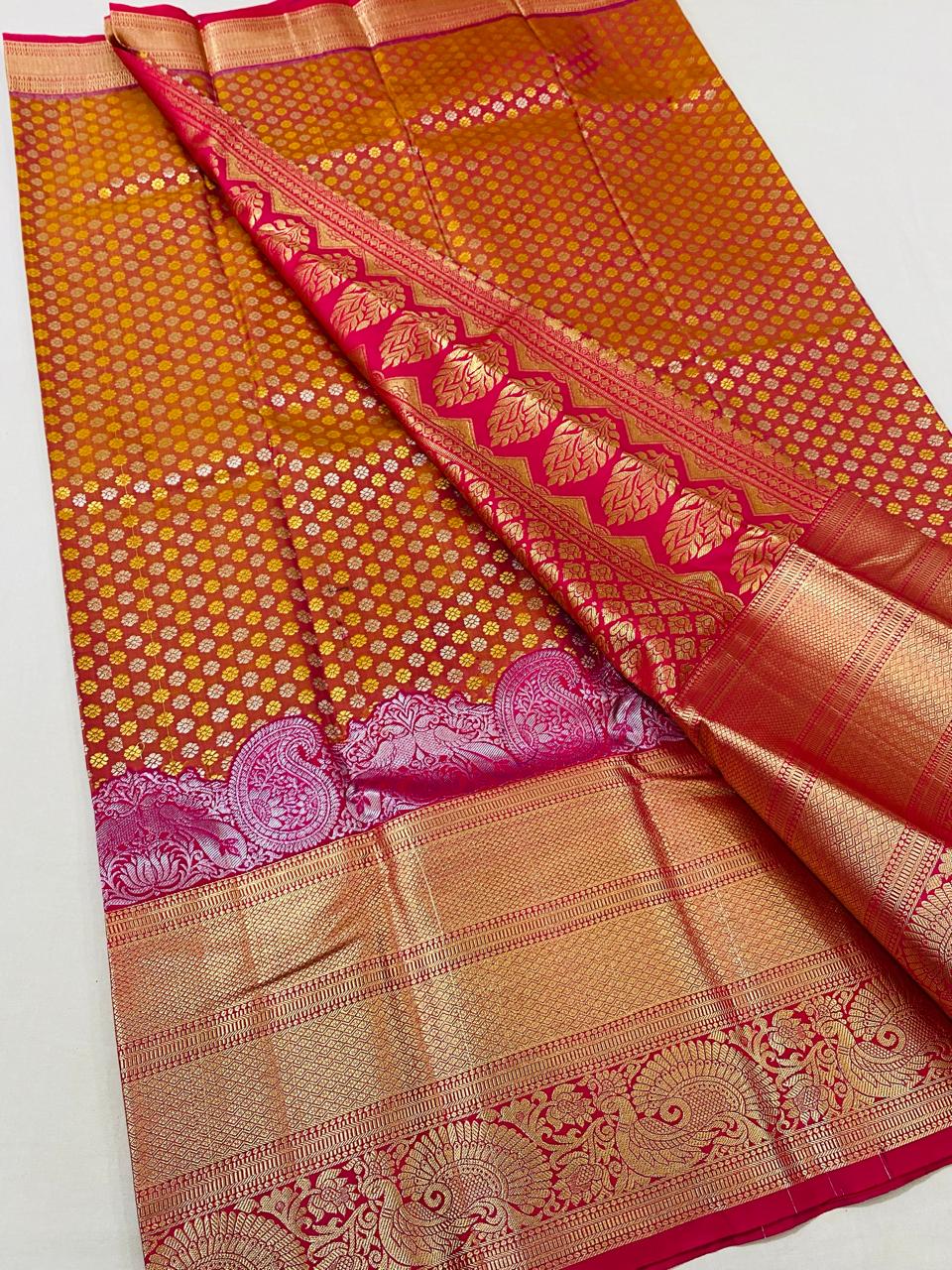 Kanchipuram Semi silk saree
Super quality 
beautiful korvai turning border wedding type sarees