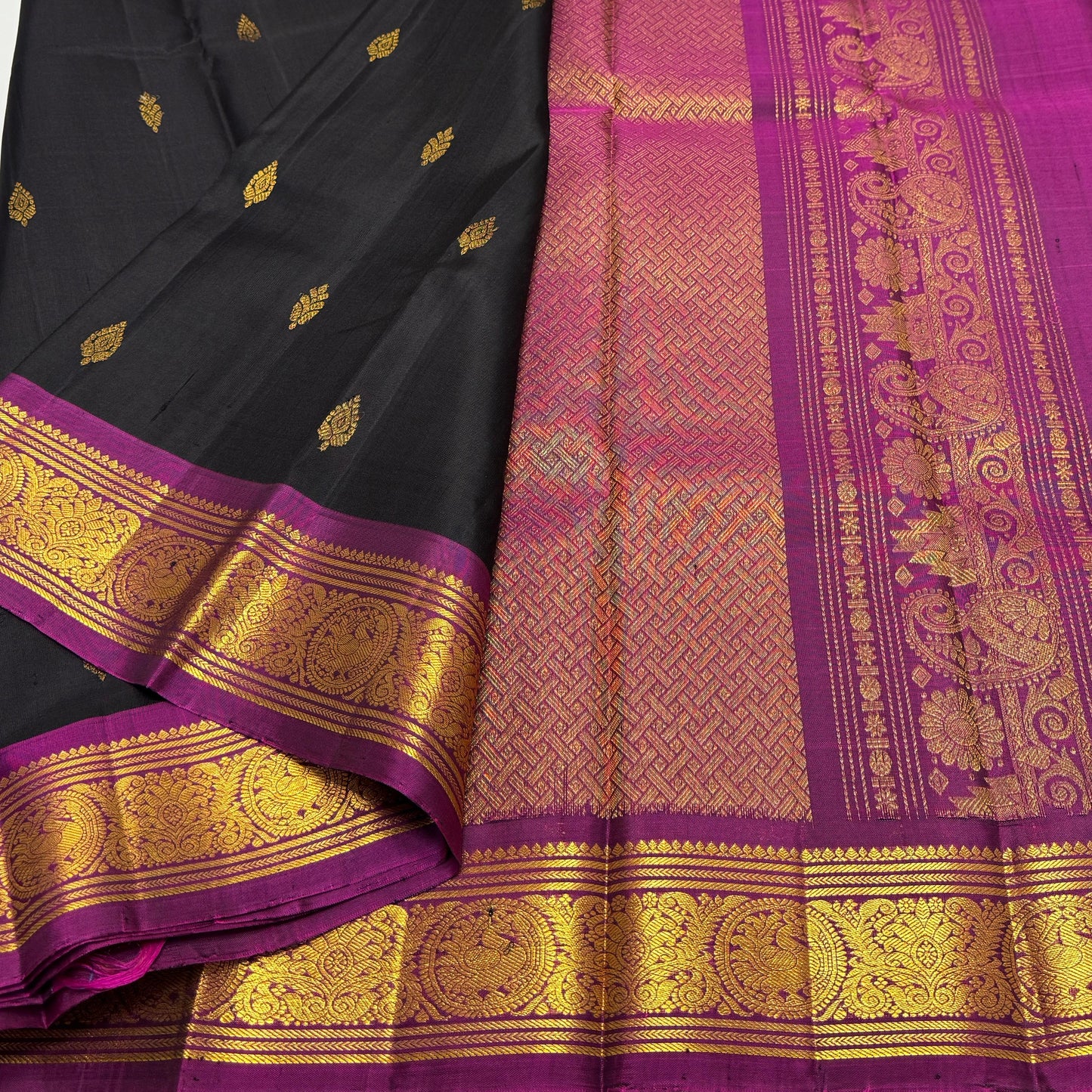 Kanjivaram pure silk handloom double warp contrast grand pallu and blouse  
 Gold zari*