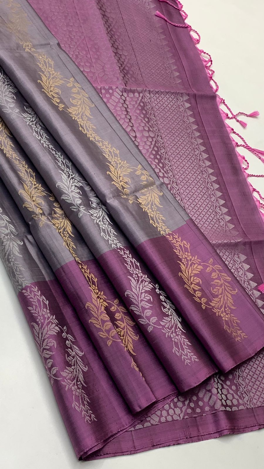 Pure handloom Big bhutta borderless Double warp soft silk sarees collections with contrast Pallu and blouse