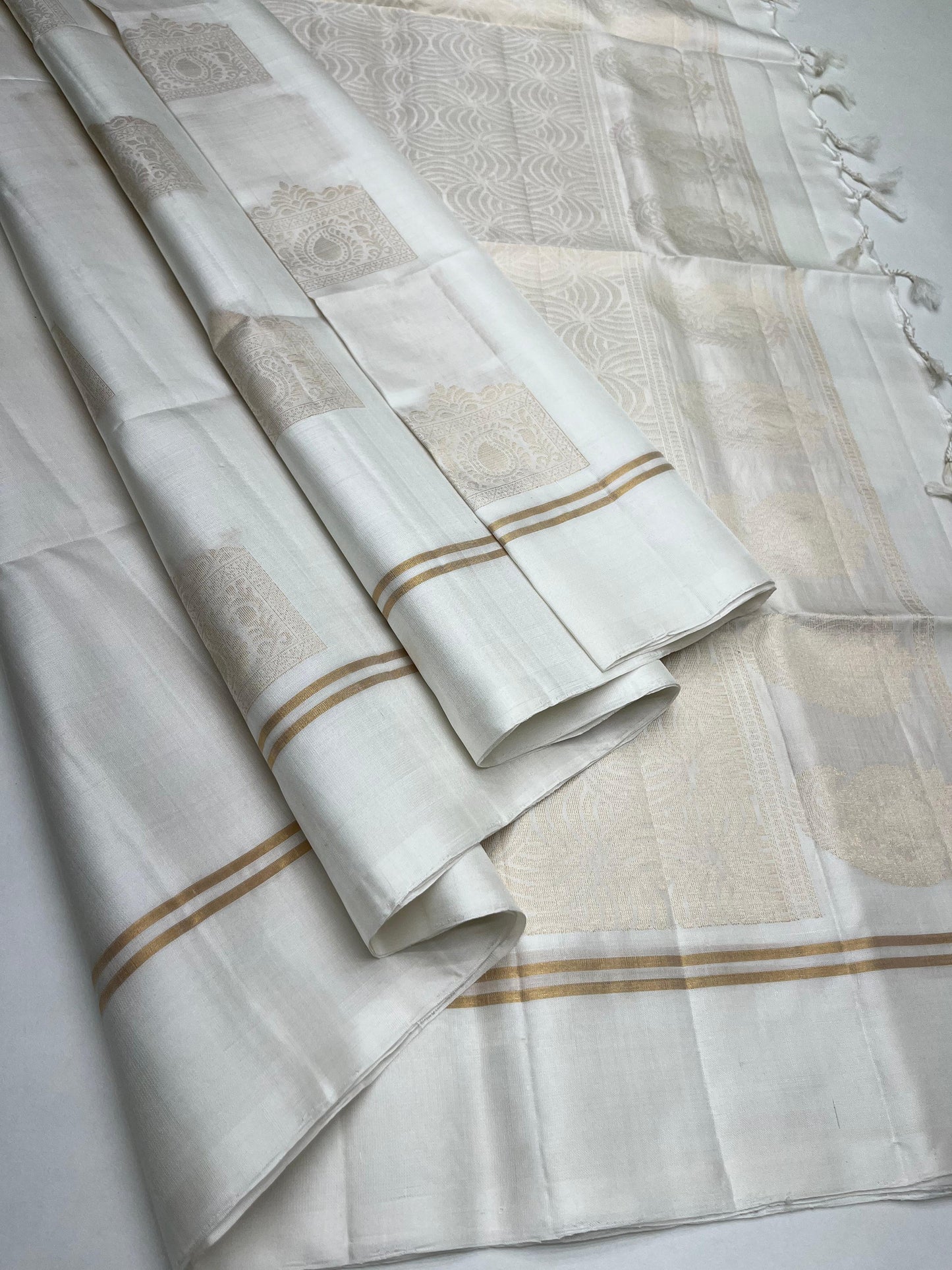 EXCLUSIVE SOFT SILK BHUTTA DESIGN SAREES
PURE HANDLOOM SOFT SILK SAREES
TRENDY FANCY DESIGN
DOUBLE WARP