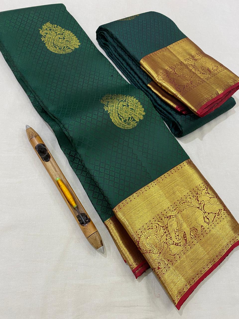 Kanchipuram Handloom pure silk saree
Beautiful fancy Design
gold zari beautiful embossed butta type sarees*