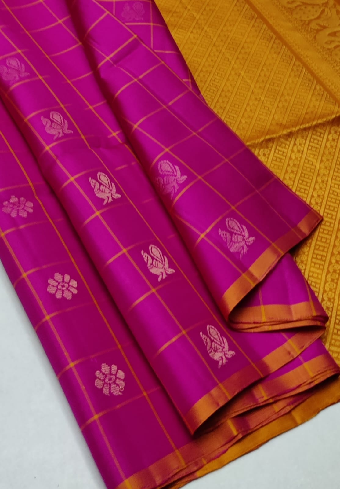 Pure handloom Double warp soft silk saree
Fansy sarees
With silk mark certificate