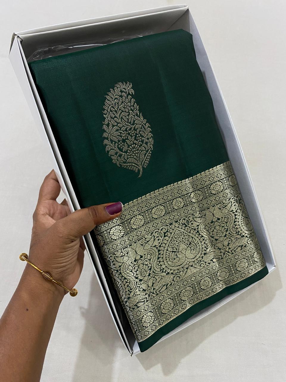 Kanchipuram Handloom pure silk saree
Beautiful fancy Design
silver zari beautiful butta type sarees*