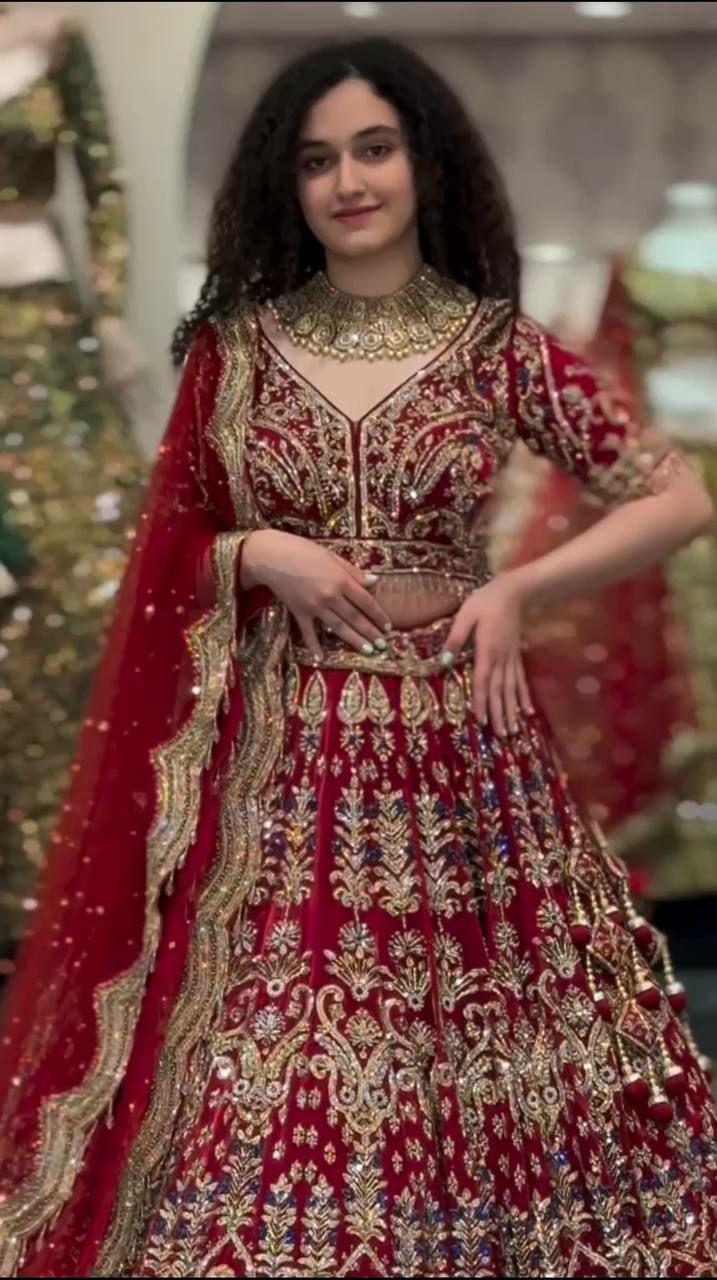 Special bridal lehenga choli
LEHENGA DETAILA
Lehenga  Fabric- Fox Georgette
Lehenga work-Embroidery  Sequins Work With Cancan & Canvas Patta