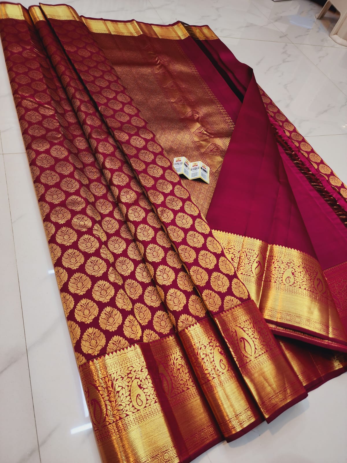 Kanchipuram pure silk handloom gold zari bridal sarees*
Celebrity color combo's kanchipuram special New wedding sarees
