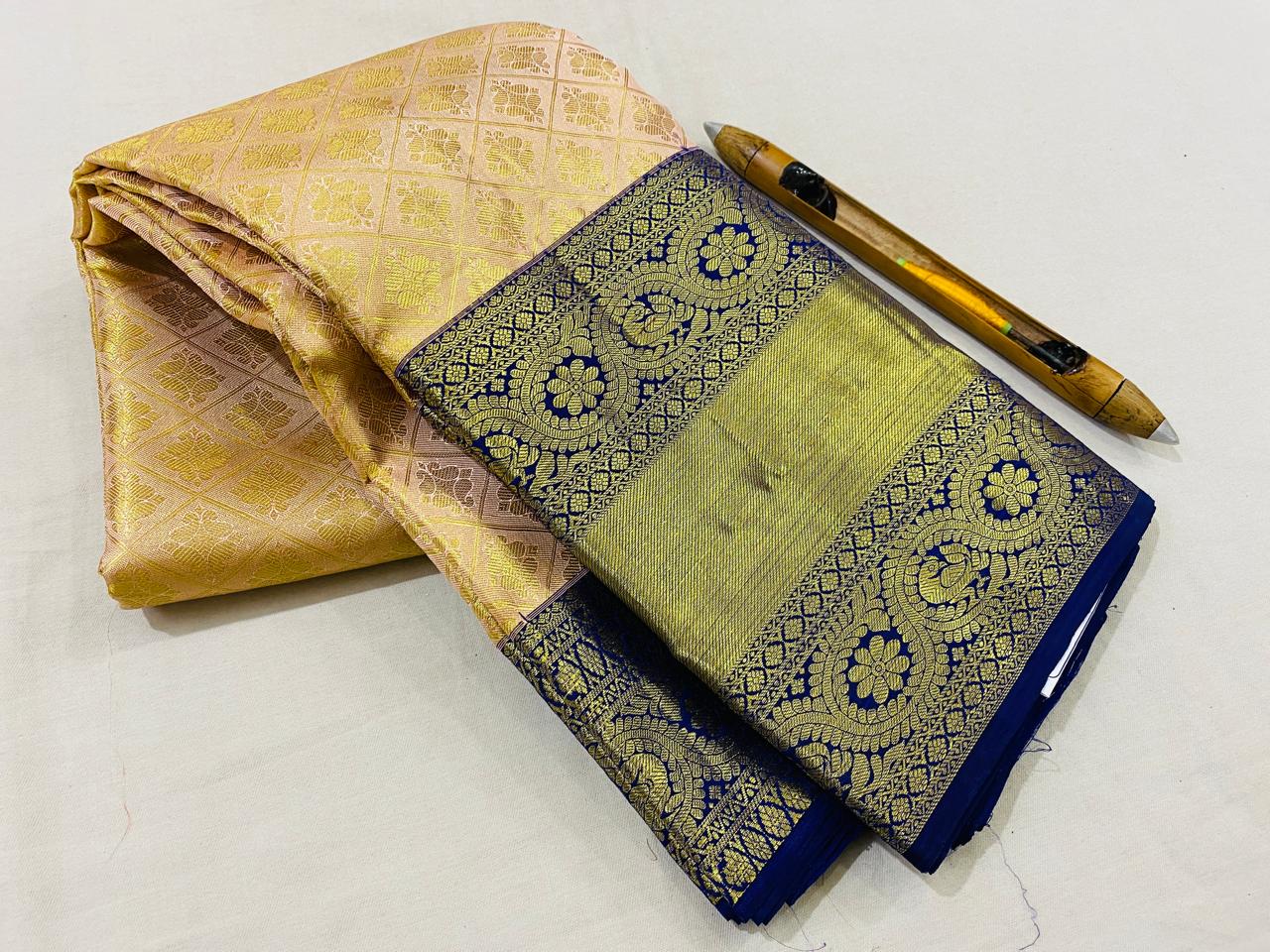 Kanchipuram Handloom pure silk saree
Beautiful fancy Design
gold zari fancy Korvai border wedding beautiful  type sarees*