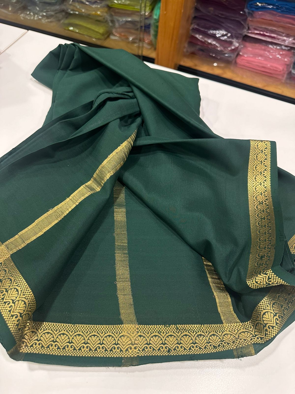 Pure Mysore silk sarees
110 grm thickness 
Silk mark certified.           Traditional border with beautiful Colors💙