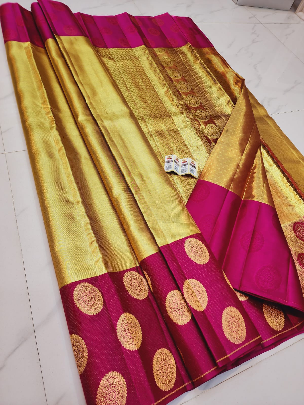 Kanchipuram pure silk handloom gold zari bridal sarees*
Celebrity color combo's kanchipuram special New wedding sarees*
100% kanchipuram pure pattu handloom sarees*