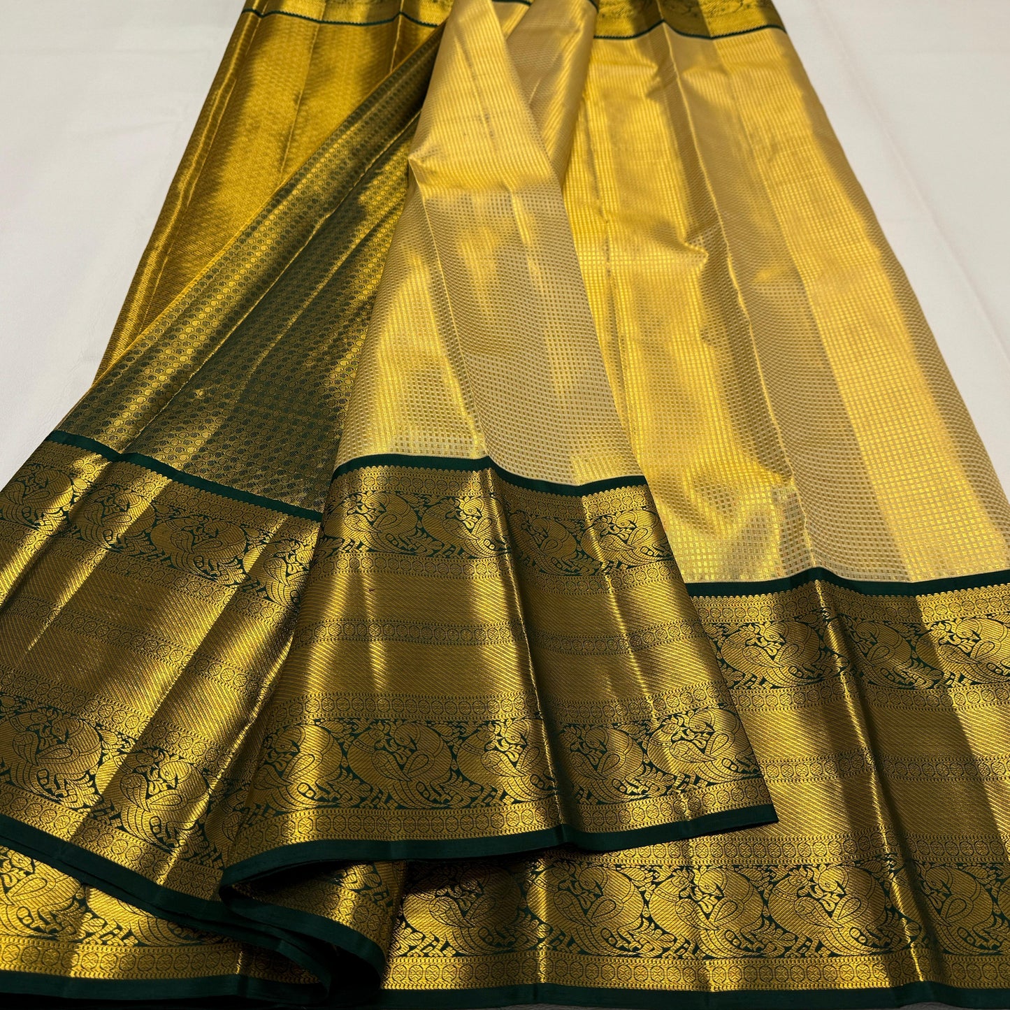 Kanjivaram pure silk handloom double warp contrast grand pallu and blouse *Double side korvai border Tissue Bridal 1g*
*SILK MARK TAG WITH HOLOGRAM*