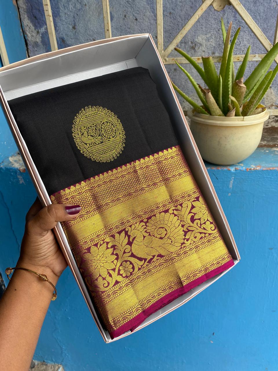Kanchipuram Handloom pure silk saree
Beautiful fancy Design 
gold  zari fancy Contrast collection butta beautiful type sarees*